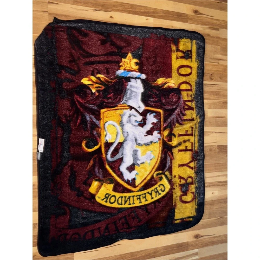 Harry Potter Battle Flag Gryffindor Super Plush Soft Throw Blanket 46